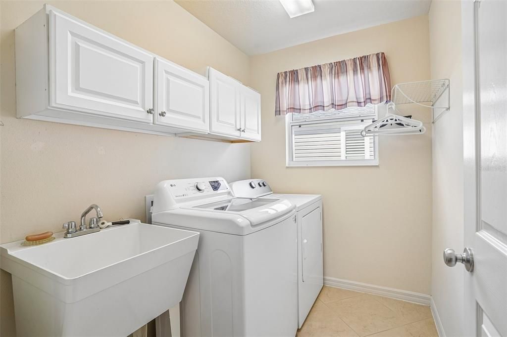 For Sale: $325,000 (2 beds, 2 baths, 1231 Square Feet)
