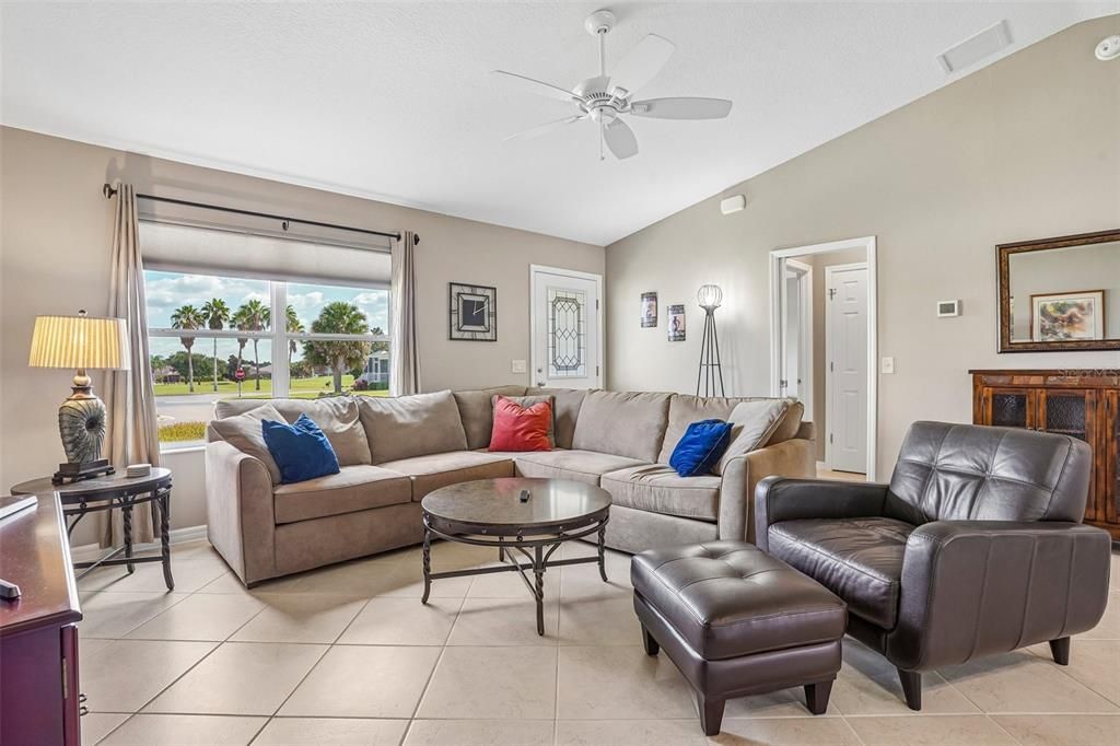 For Sale: $325,000 (2 beds, 2 baths, 1231 Square Feet)