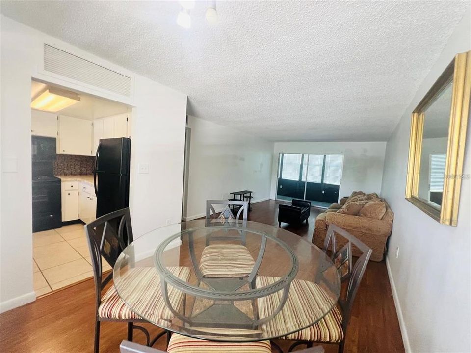 For Sale: $79,999 (1 beds, 1 baths, 732 Square Feet)