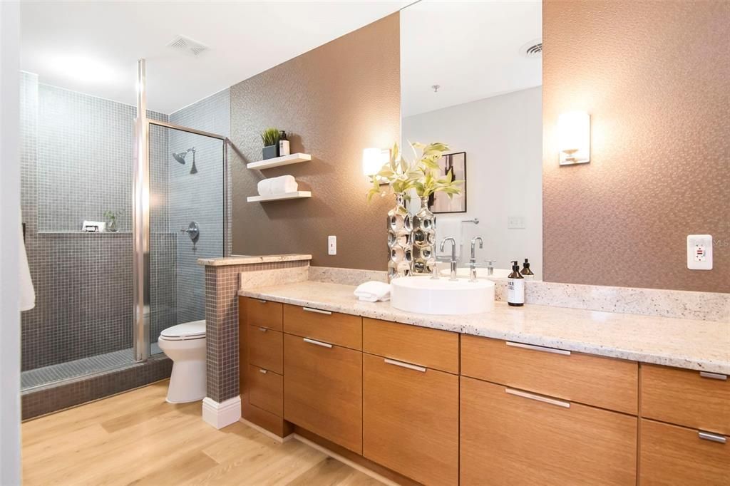 For Sale: $679,000 (1 beds, 1 baths, 1074 Square Feet)