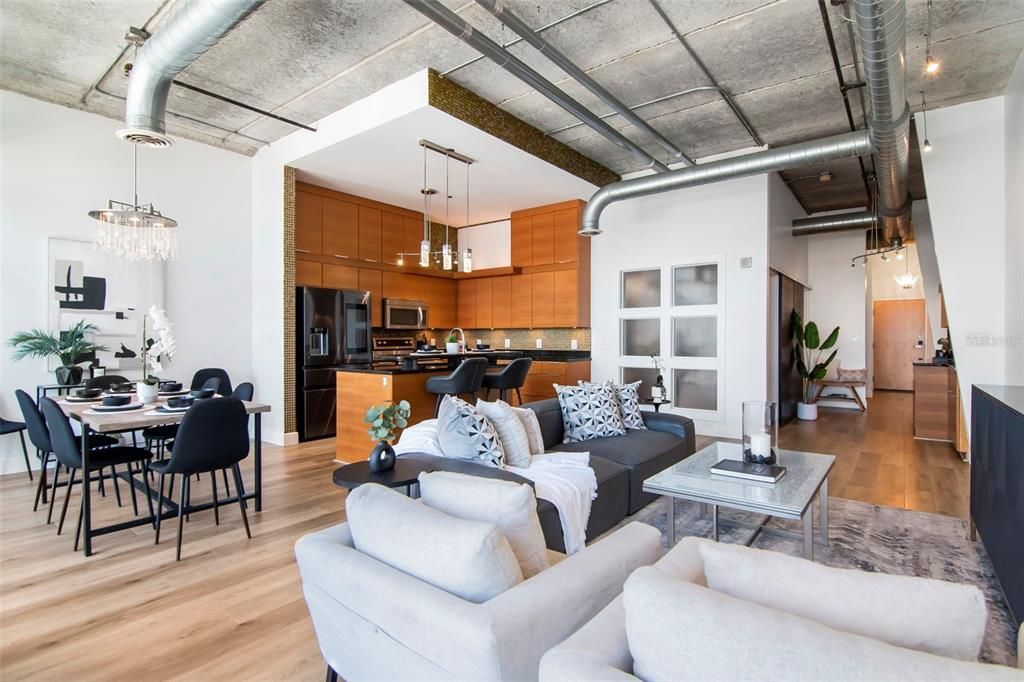 For Sale: $679,000 (1 beds, 1 baths, 1074 Square Feet)