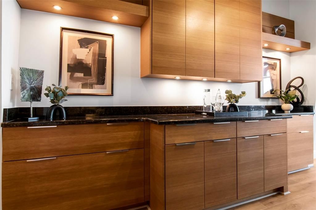 For Sale: $679,000 (1 beds, 1 baths, 1074 Square Feet)