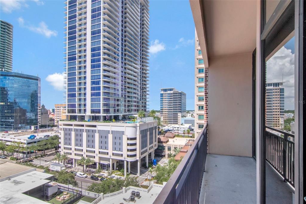 For Sale: $679,000 (1 beds, 1 baths, 1074 Square Feet)