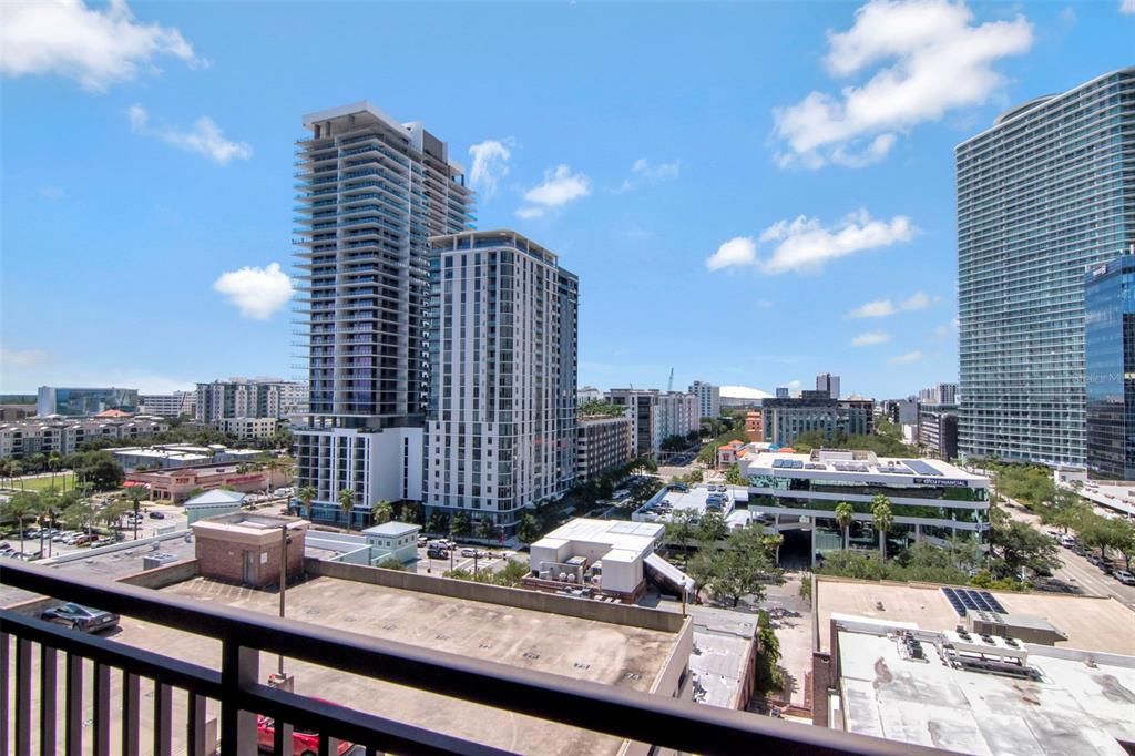 For Sale: $679,000 (1 beds, 1 baths, 1074 Square Feet)