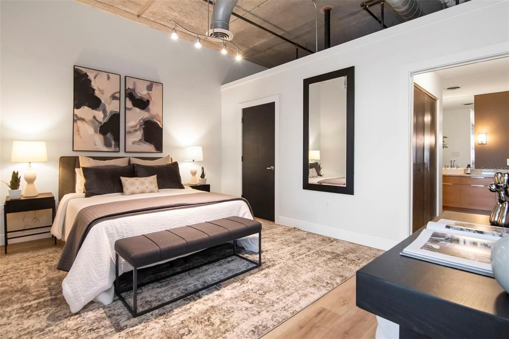 For Sale: $679,000 (1 beds, 1 baths, 1074 Square Feet)