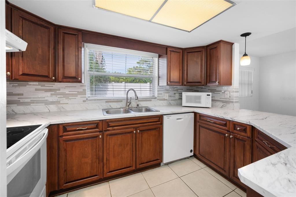 En Venta: $499,000 (3 camas, 3 baños, 1694 Pies cuadrados)