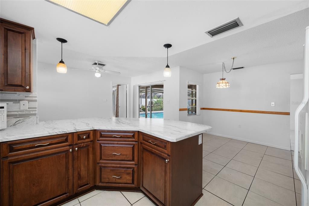 En Venta: $499,000 (3 camas, 3 baños, 1694 Pies cuadrados)