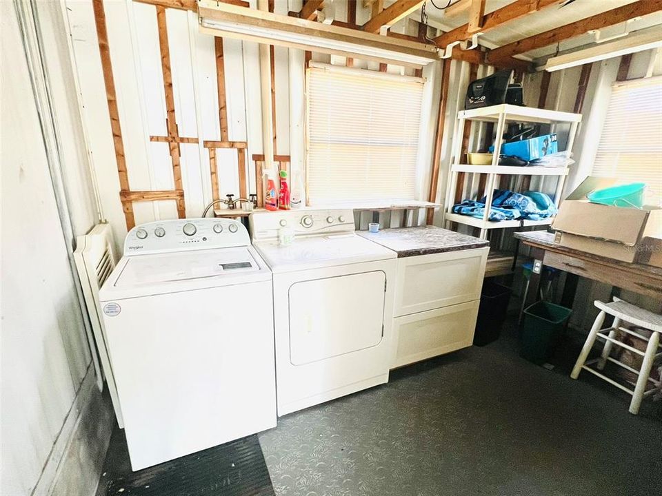 На продажу: $159,900 (2 спален, 2 ванн, 1068 Квадратных фут)