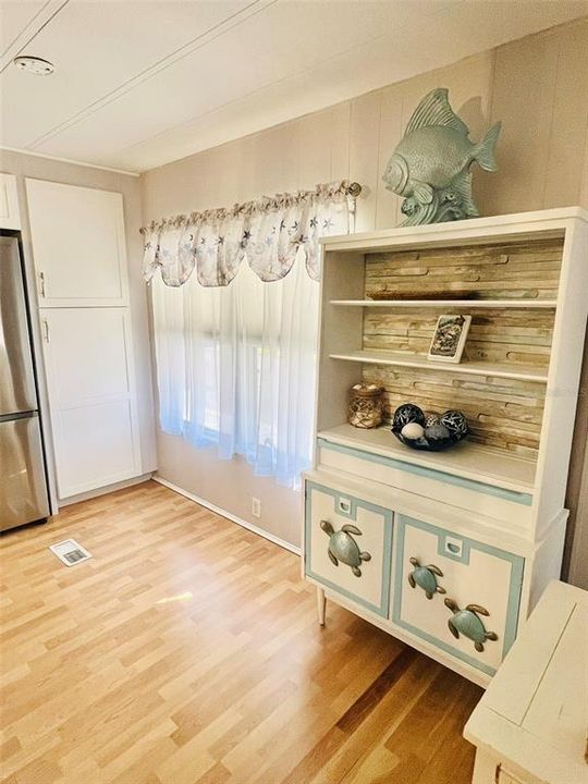 На продажу: $159,900 (2 спален, 2 ванн, 1068 Квадратных фут)