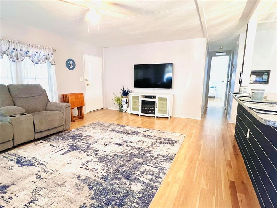 На продажу: $159,900 (2 спален, 2 ванн, 1068 Квадратных фут)