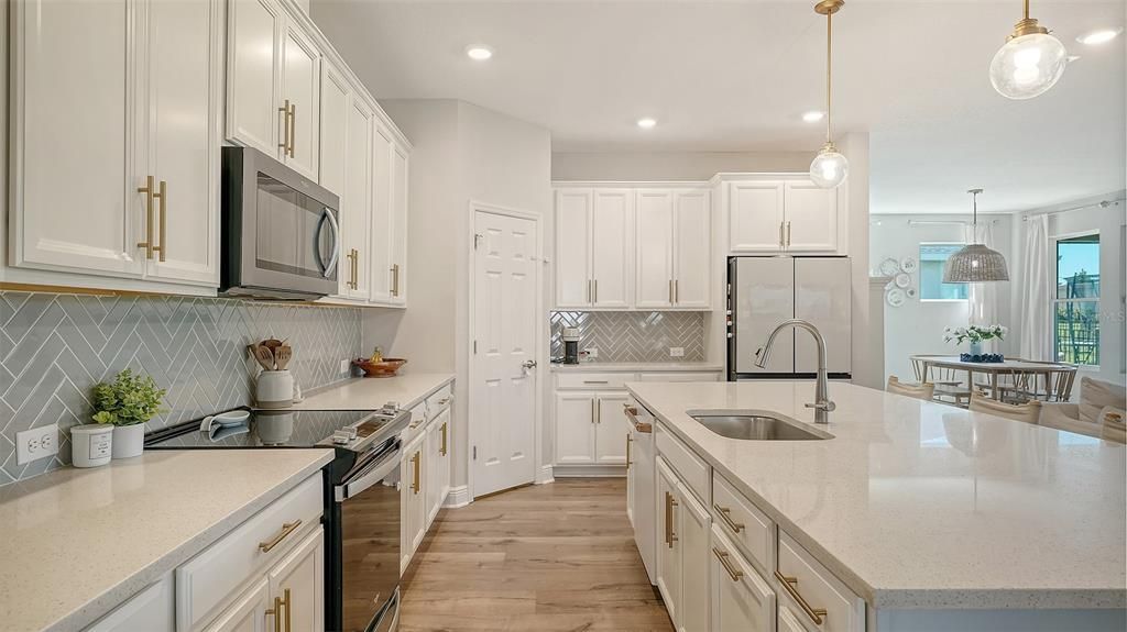 For Sale: $499,000 (4 beds, 3 baths, 2549 Square Feet)