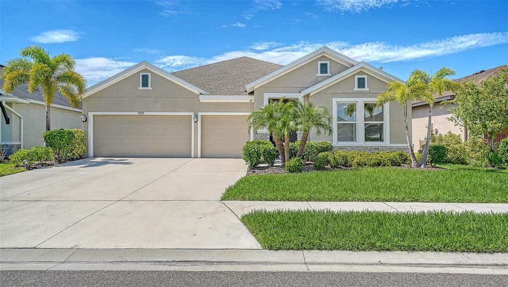 For Sale: $499,000 (4 beds, 3 baths, 2549 Square Feet)