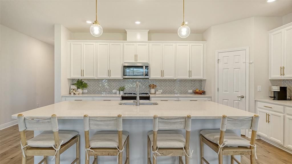 For Sale: $499,000 (4 beds, 3 baths, 2549 Square Feet)