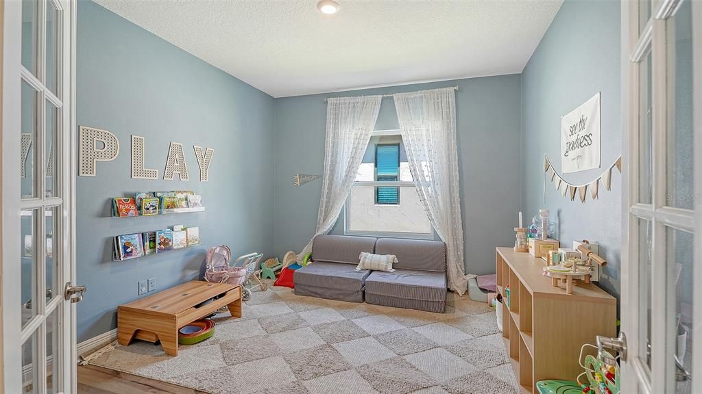 For Sale: $499,000 (4 beds, 3 baths, 2549 Square Feet)