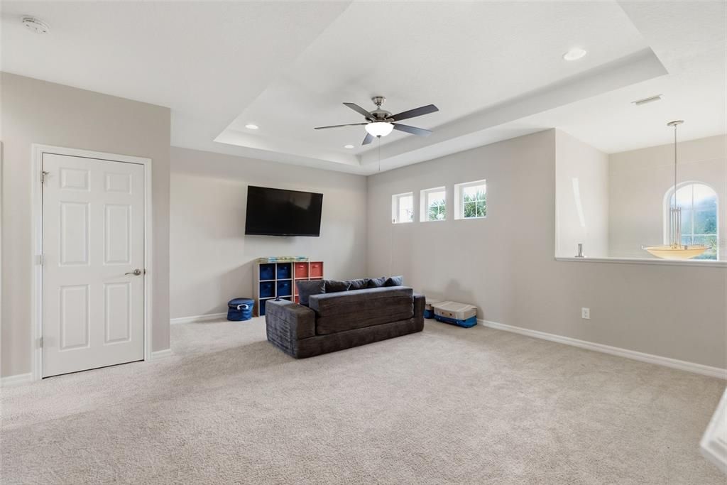For Sale: $672,000 (5 beds, 4 baths, 3500 Square Feet)