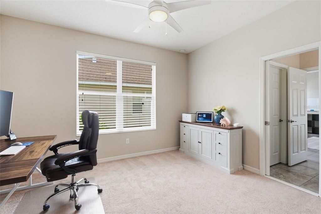 For Sale: $672,000 (5 beds, 4 baths, 3500 Square Feet)