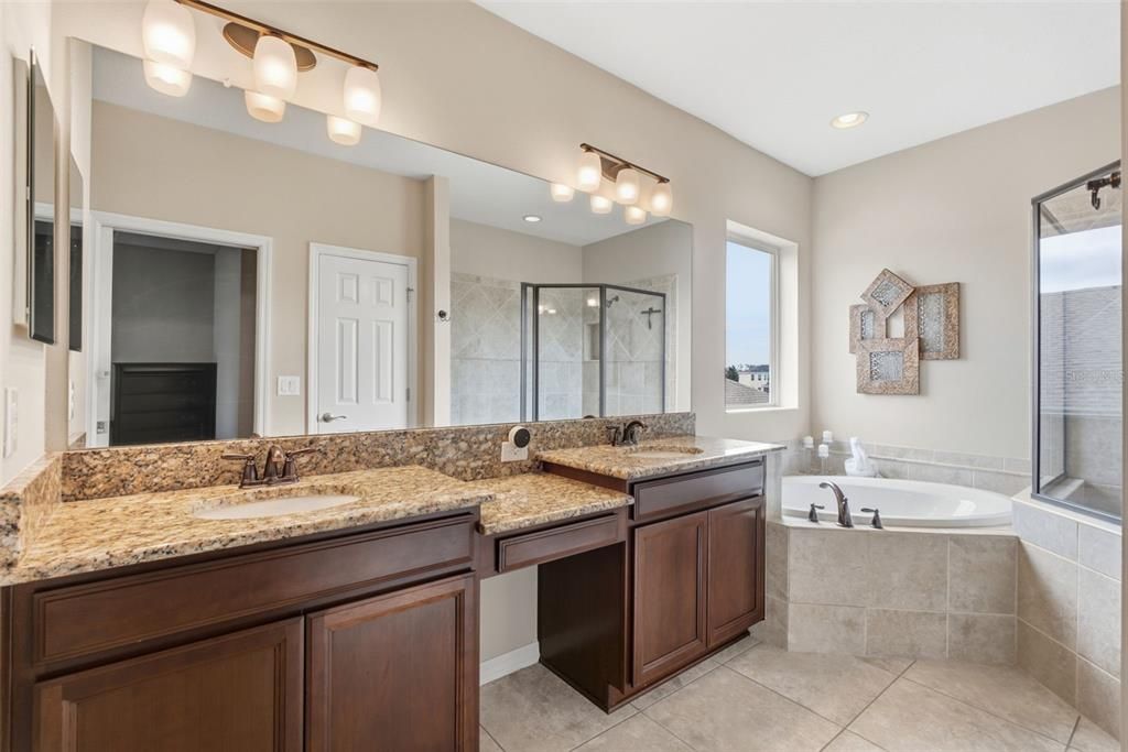 For Sale: $672,000 (5 beds, 4 baths, 3500 Square Feet)