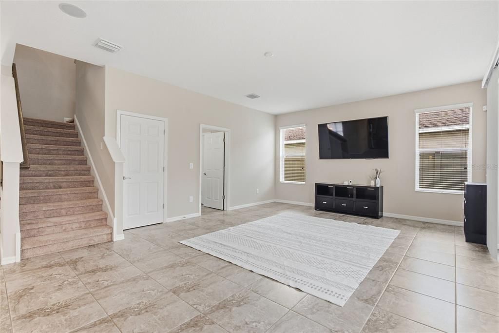 For Sale: $672,000 (5 beds, 4 baths, 3500 Square Feet)