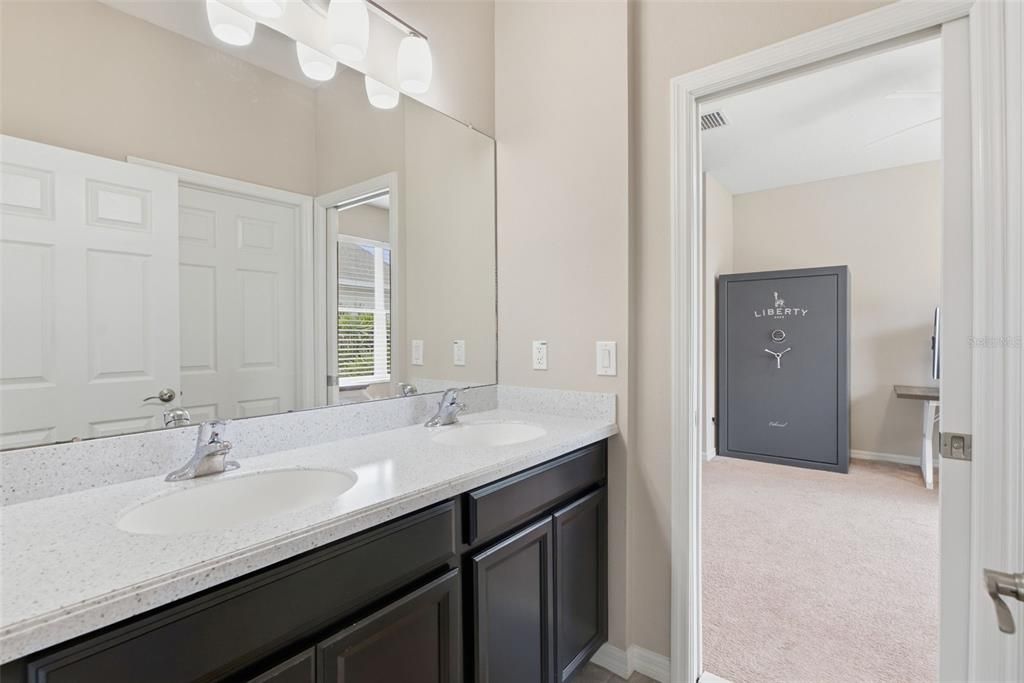 For Sale: $672,000 (5 beds, 4 baths, 3500 Square Feet)