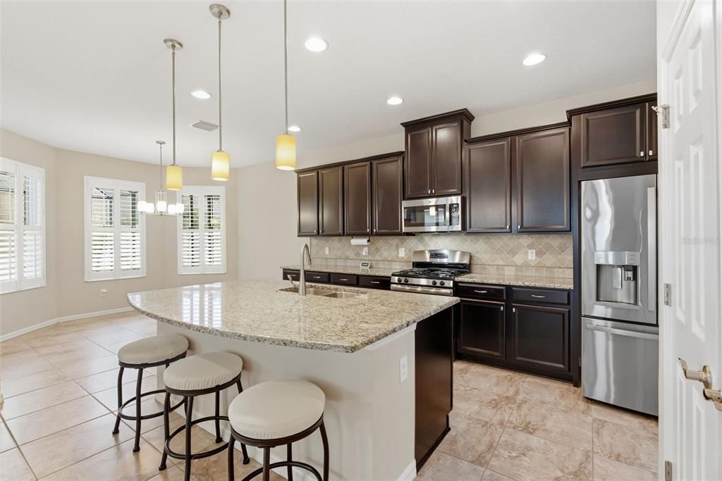 For Sale: $672,000 (5 beds, 4 baths, 3500 Square Feet)