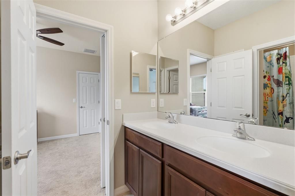 For Sale: $672,000 (5 beds, 4 baths, 3500 Square Feet)