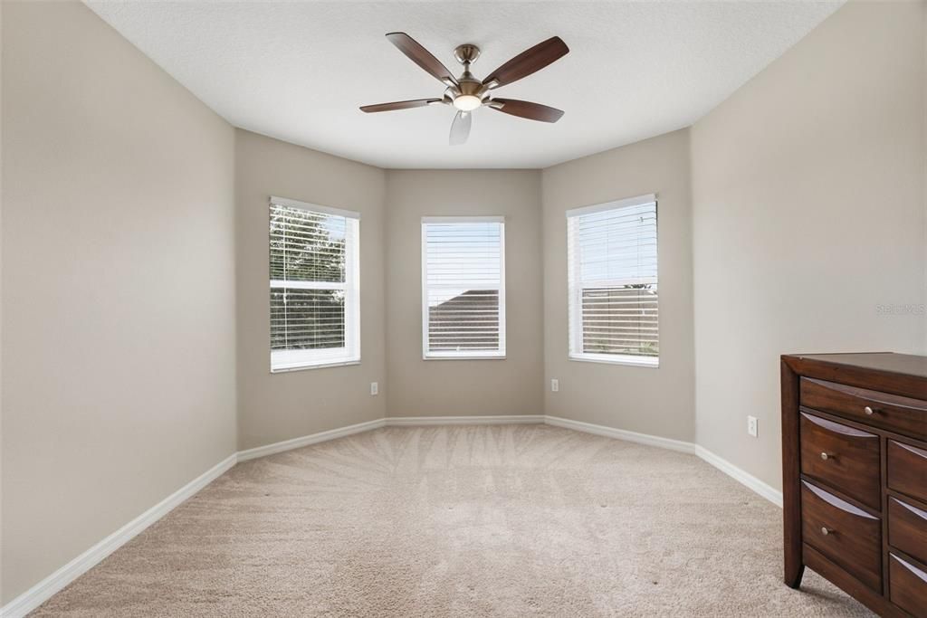 For Sale: $672,000 (5 beds, 4 baths, 3500 Square Feet)