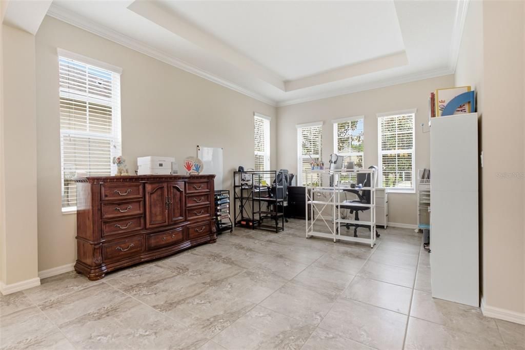 For Sale: $672,000 (5 beds, 4 baths, 3500 Square Feet)
