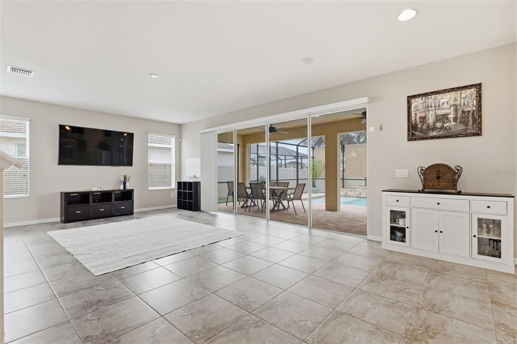 For Sale: $672,000 (5 beds, 4 baths, 3500 Square Feet)