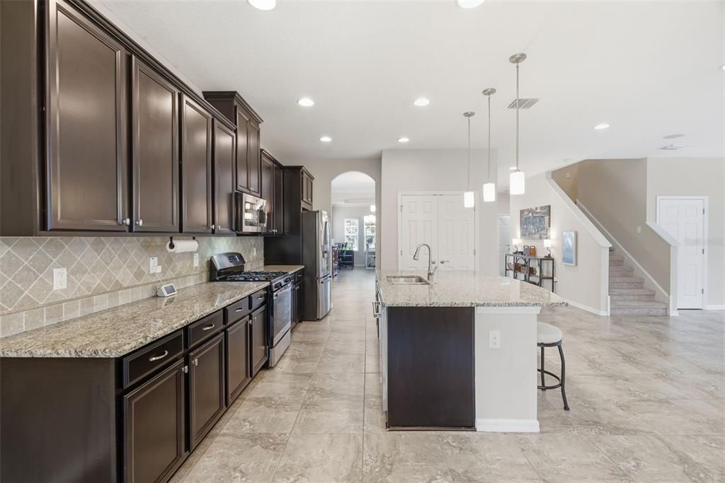 For Sale: $672,000 (5 beds, 4 baths, 3500 Square Feet)