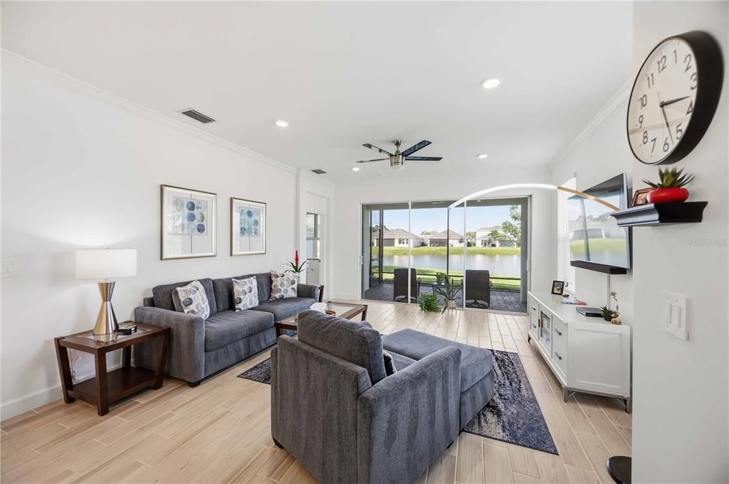 For Sale: $290,000 (2 beds, 2 baths, 1526 Square Feet)