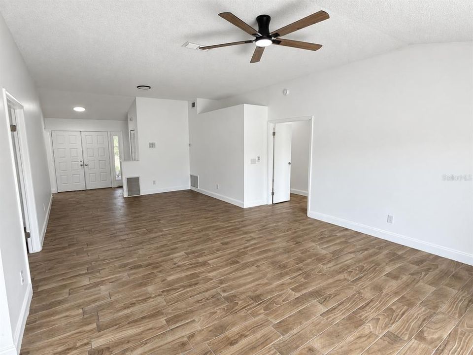 For Sale: $374,500 (4 beds, 2 baths, 1726 Square Feet)