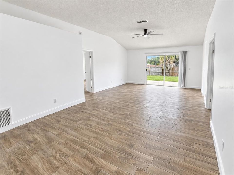 For Sale: $374,500 (4 beds, 2 baths, 1726 Square Feet)