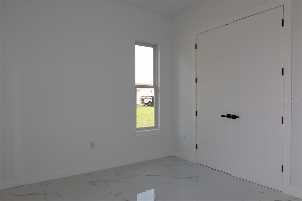 For Sale: $850,000 (5 beds, 3 baths, 2420 Square Feet)