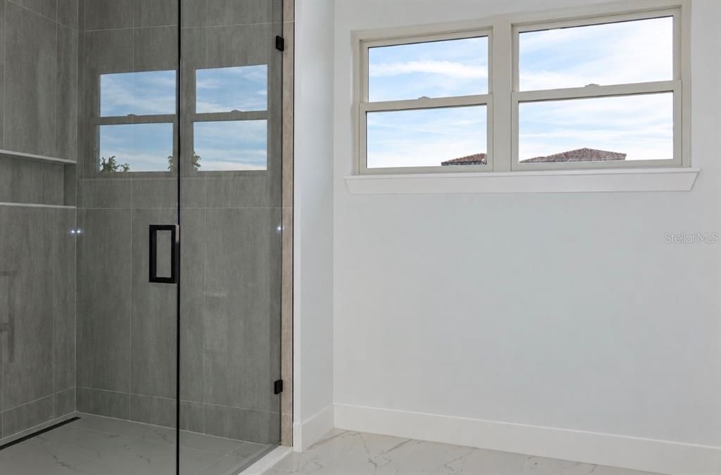 For Sale: $850,000 (5 beds, 3 baths, 2420 Square Feet)