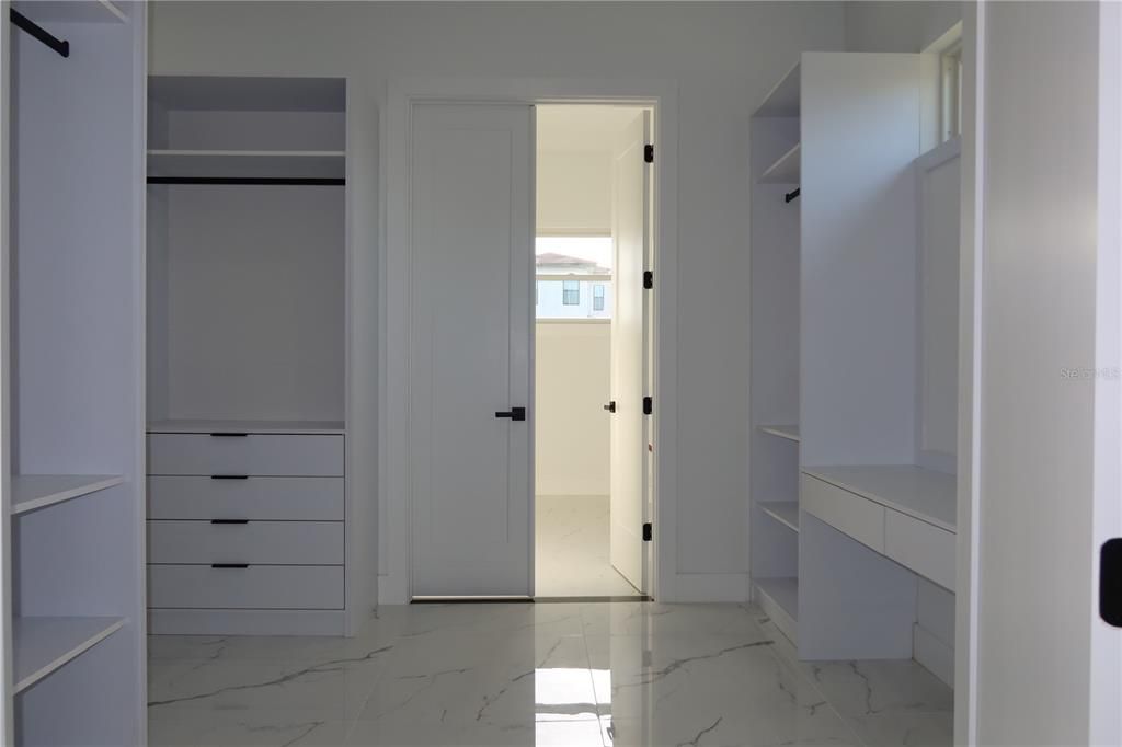 For Sale: $850,000 (5 beds, 3 baths, 2420 Square Feet)