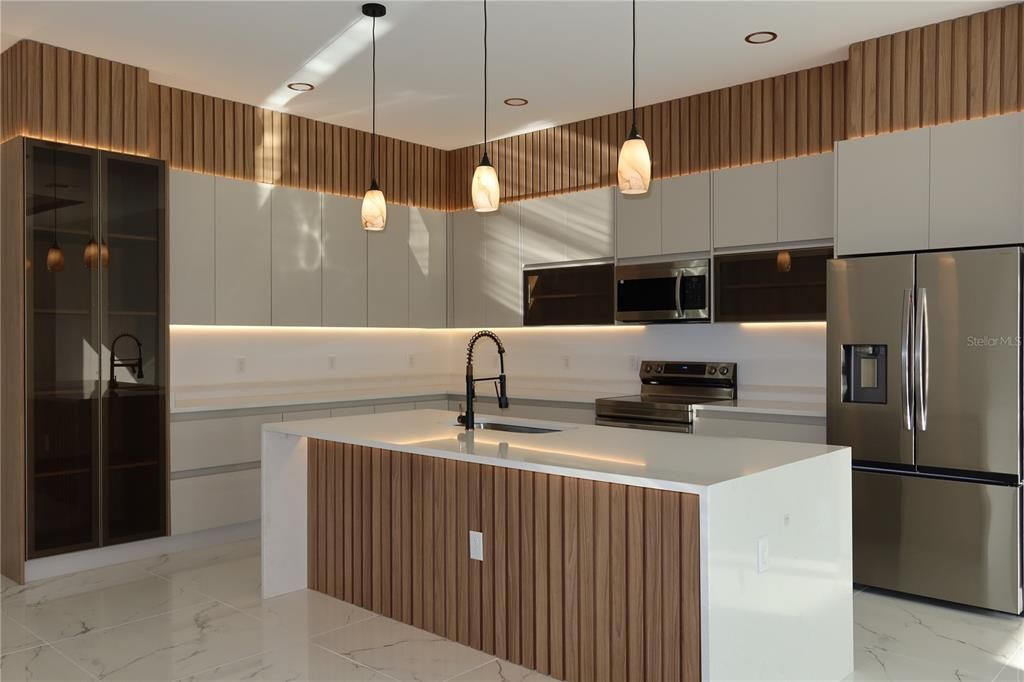 For Sale: $850,000 (5 beds, 3 baths, 2420 Square Feet)