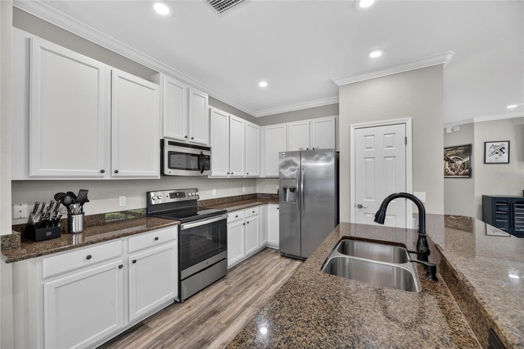 For Rent: $2,800 (3 beds, 2 baths, 2179 Square Feet)
