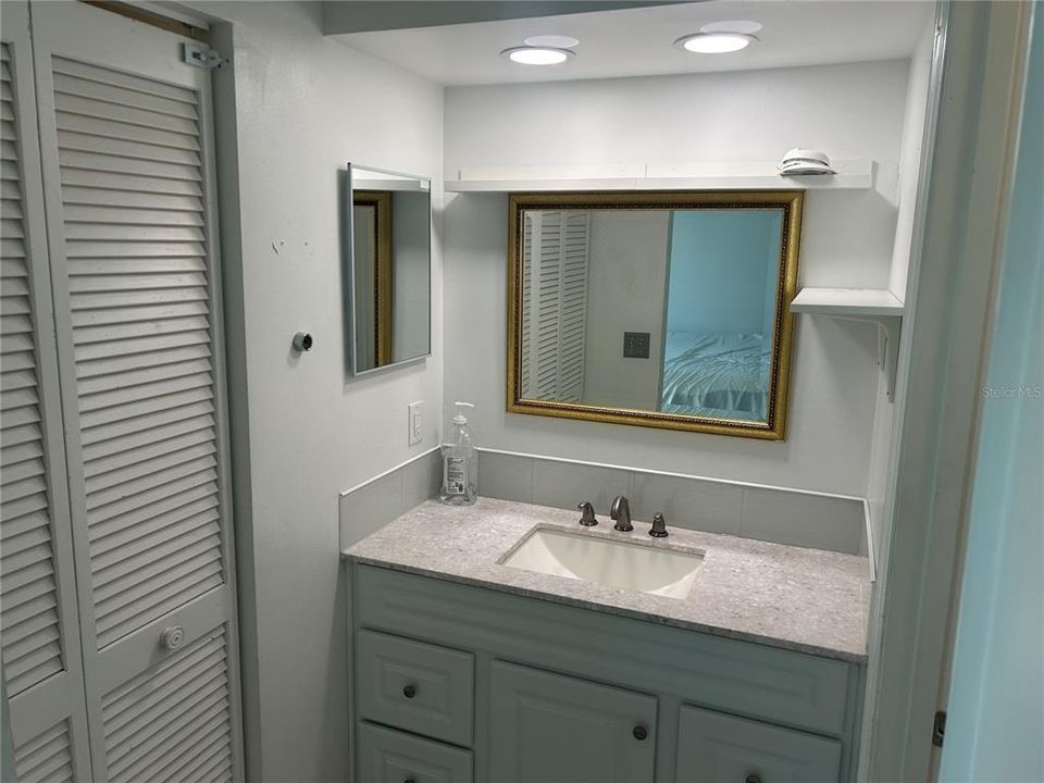 For Sale: $475,000 (2 beds, 2 baths, 1215 Square Feet)