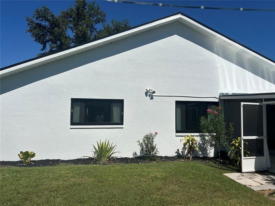 For Sale: $475,000 (2 beds, 2 baths, 1215 Square Feet)