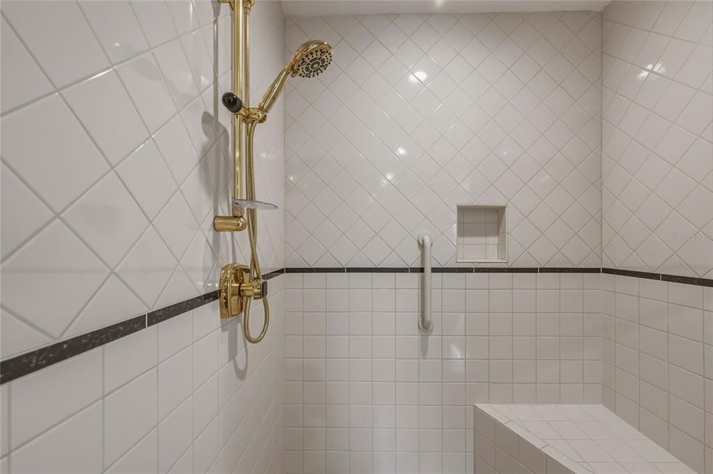 En Renta: $15,500 (3 camas, 3 baños, 2489 Pies cuadrados)