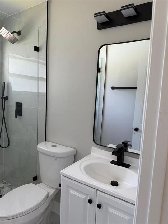For Sale: $315,000 (2 beds, 1 baths, 825 Square Feet)