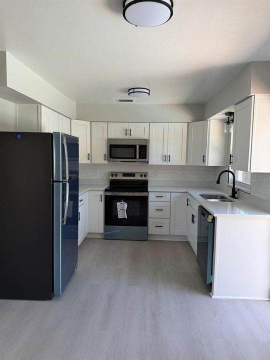 For Sale: $315,000 (2 beds, 1 baths, 825 Square Feet)