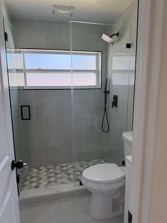 For Sale: $315,000 (2 beds, 1 baths, 825 Square Feet)