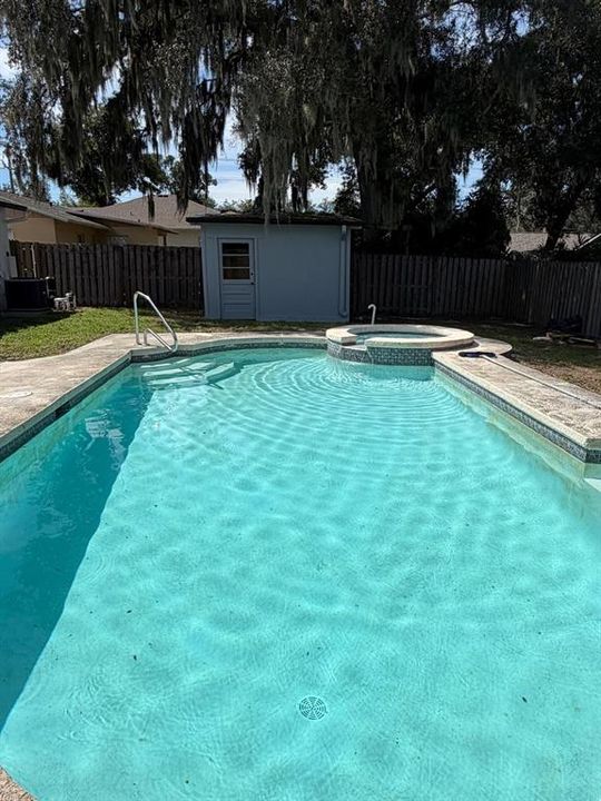 For Sale: $315,000 (2 beds, 1 baths, 825 Square Feet)