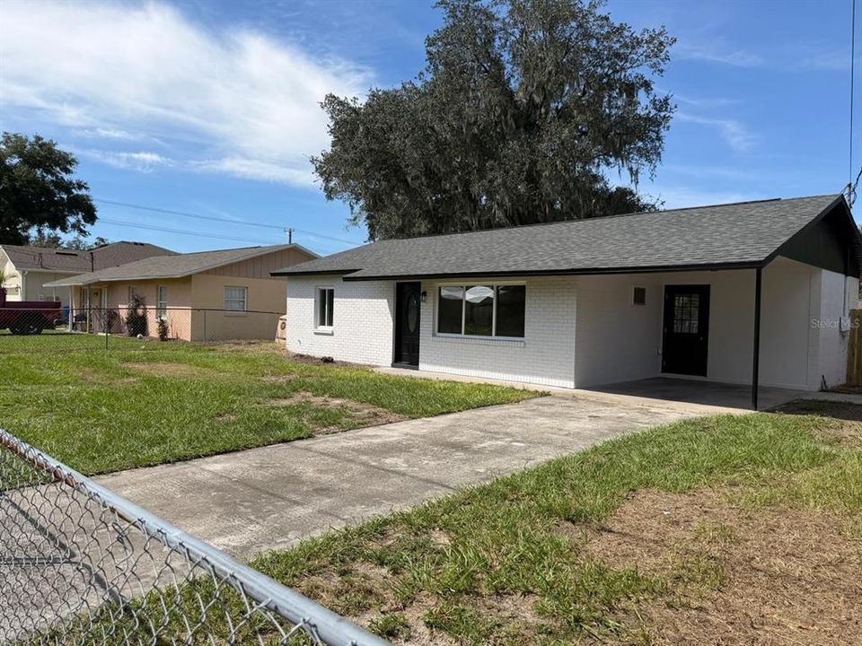 For Sale: $315,000 (2 beds, 1 baths, 825 Square Feet)