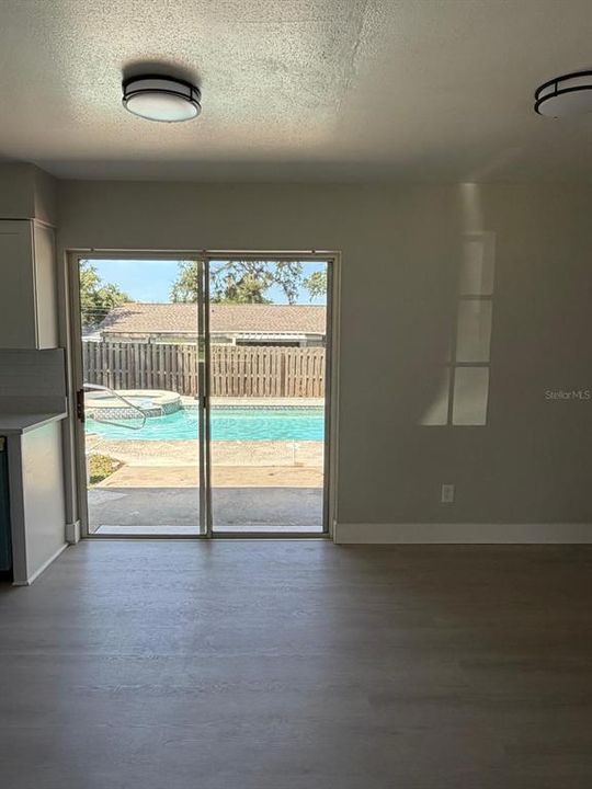 For Sale: $315,000 (2 beds, 1 baths, 825 Square Feet)