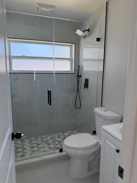 For Sale: $315,000 (2 beds, 1 baths, 825 Square Feet)