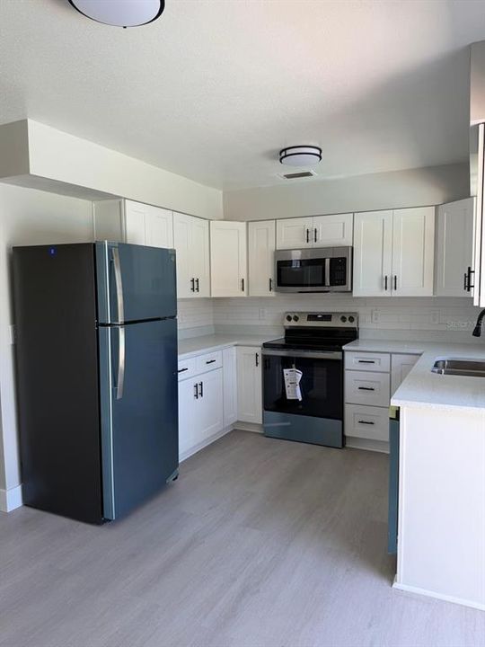 For Sale: $315,000 (2 beds, 1 baths, 825 Square Feet)