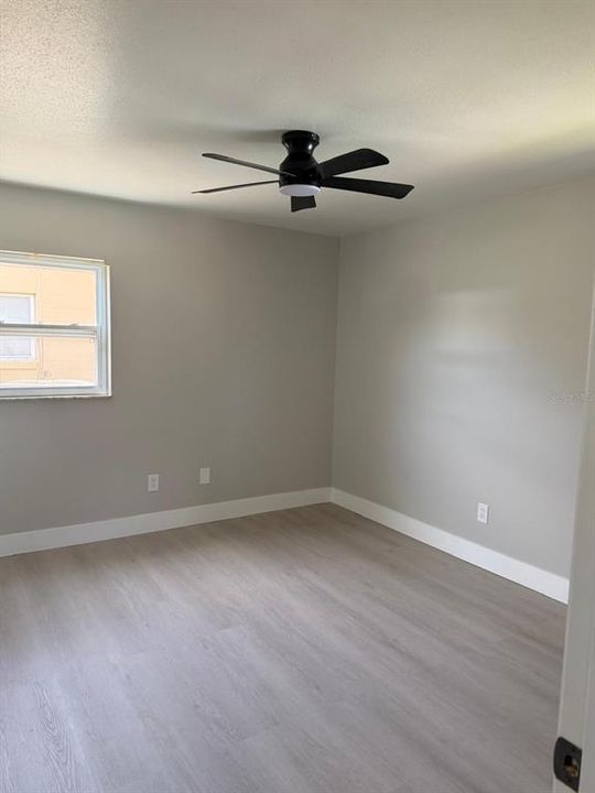 For Sale: $315,000 (2 beds, 1 baths, 825 Square Feet)
