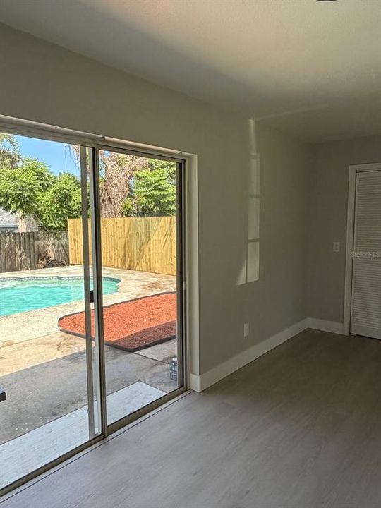 For Sale: $315,000 (2 beds, 1 baths, 825 Square Feet)